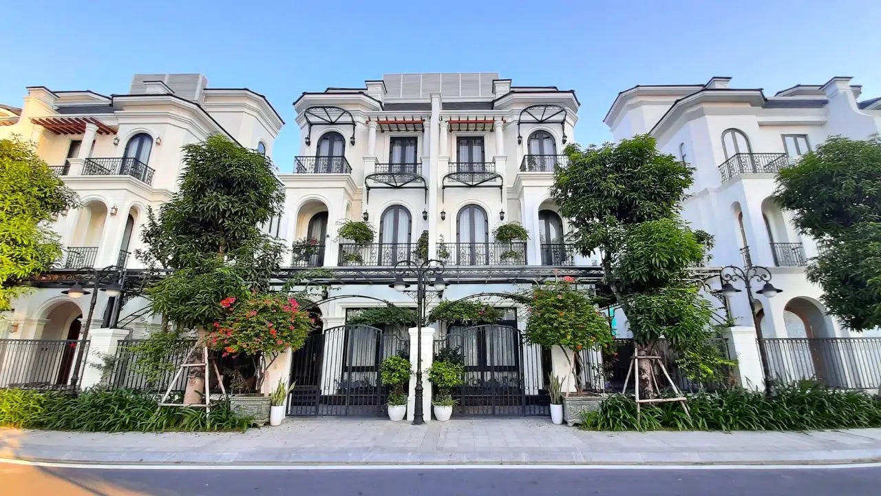 Hai khu nhà giàu bậc nhất Hà Nội, nơi Huấn Hoa Hồng sở hữu biệt thự sang chảnh, sổ đỏ thành tệp có gì đặc biệt?- Ảnh 2. Hai khu nhà giàu bậc nhất Hà Nội, nơi Huấn Hoa Hồng sở hữu biệt thự sang chảnh, sổ đỏ thành tệp có gì đặc biệt?- Ảnh 2.