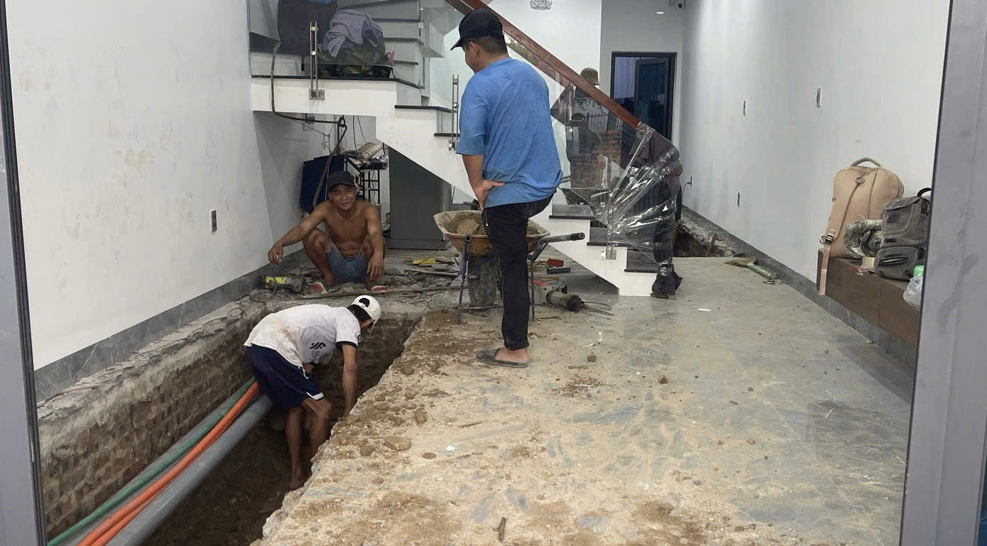 'Thần đèn' bắt đầu đào móng để di dời nhà xây nhầm ở Hải Phòng- Ảnh 1.