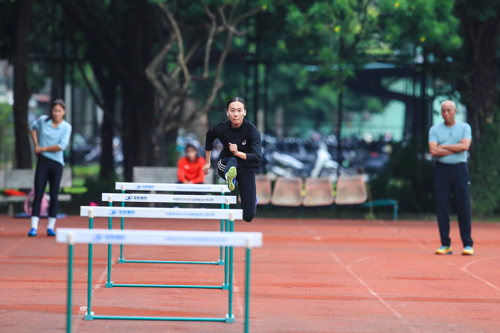 Hotgirl điền kinh khoe cơ bụng 6 m&uacute;i, &ldquo;mướt mồ h&ocirc;i&rdquo; tr&ecirc;n đường đua SEA Games 33- Ảnh 13.