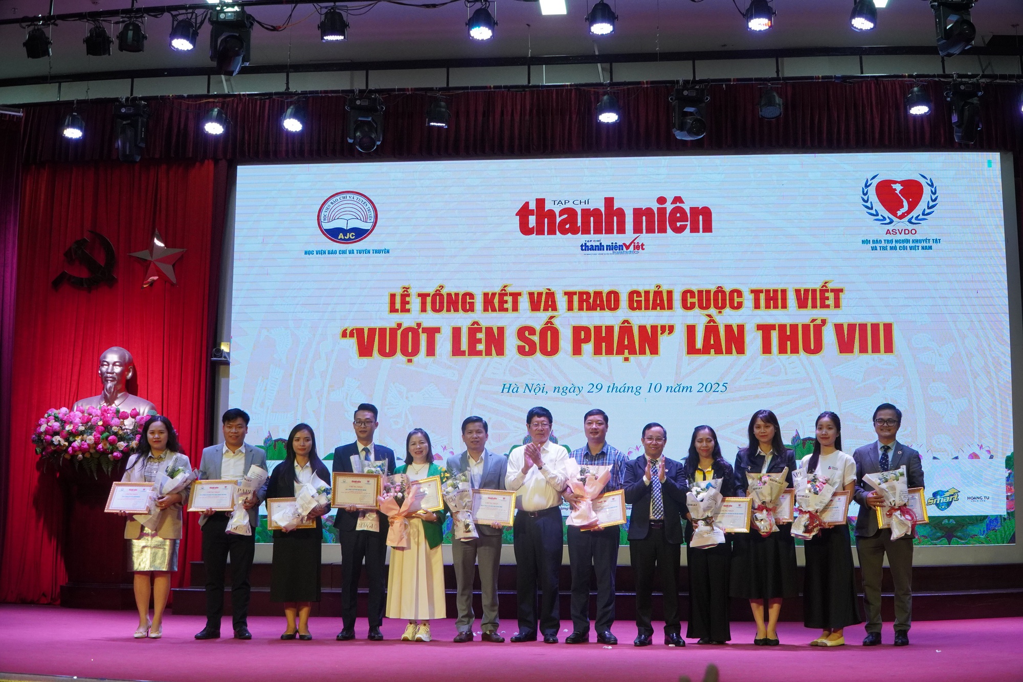 Lễ tổng kết, trao giải cuộc thi viết 'Vượt l&ecirc;n số phận' lần VIII- Ảnh 11.