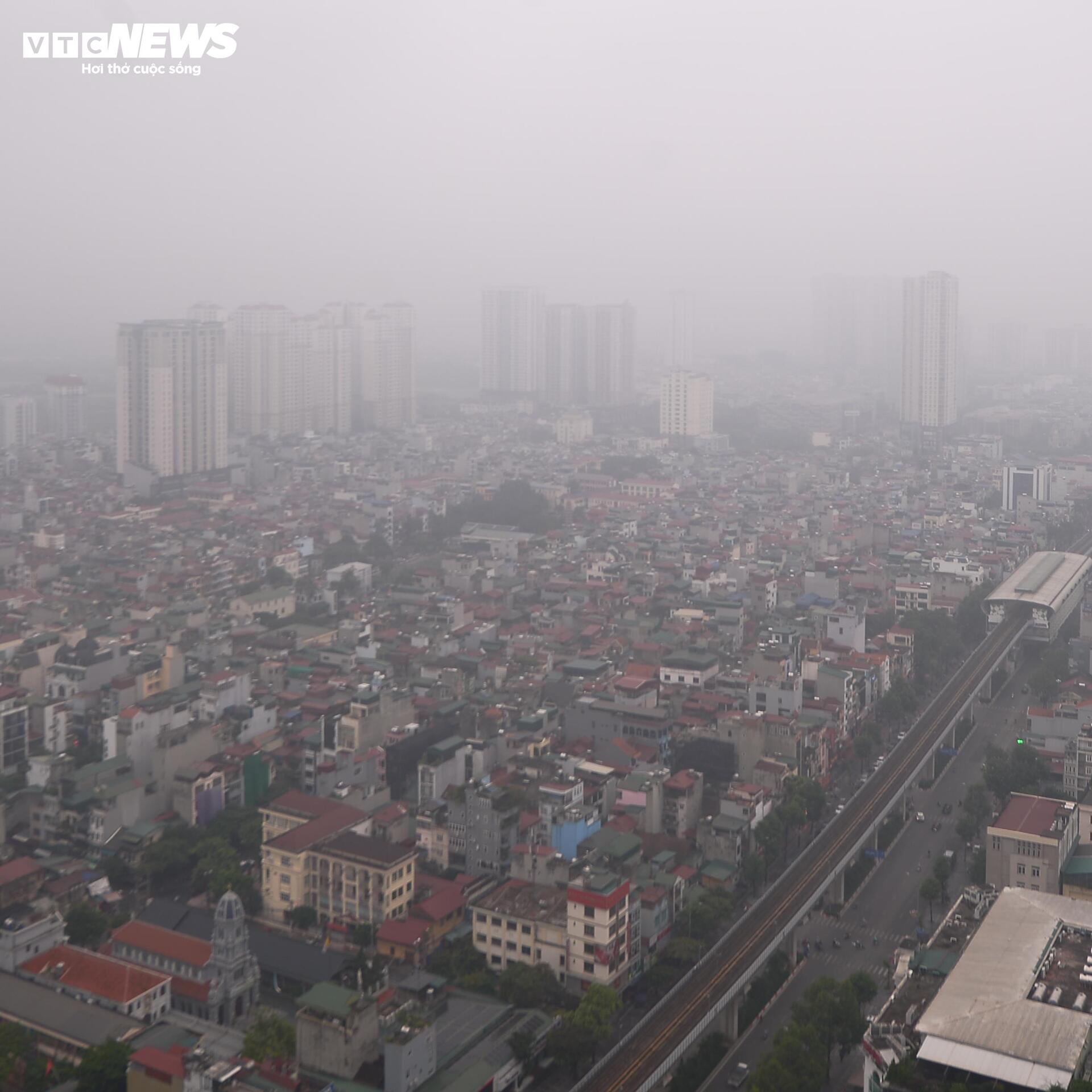 Hà Nội mịt mờ trong mưa lạnh, đường phố ùn tắc đến gần trưa- Ảnh 3.