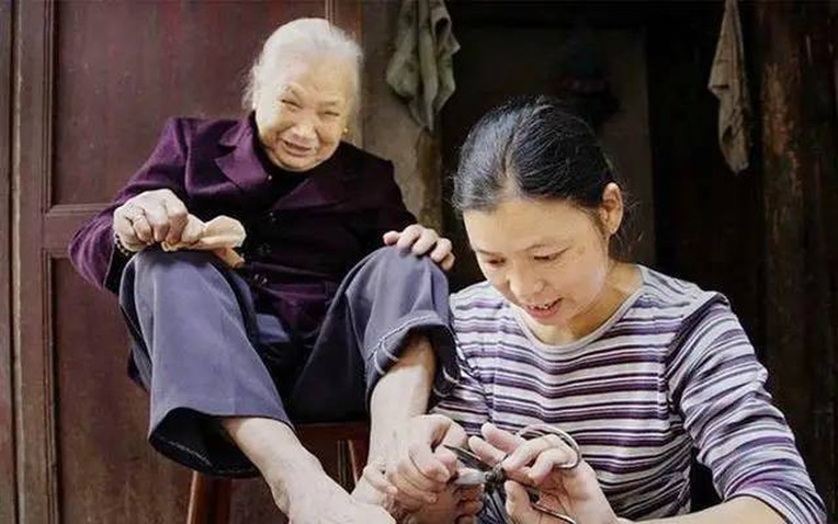 Chỉ khi về già bạn mới hiểu rằng: 3 kiểu người già này là hạnh phúc nhất, kiểu đầu tiên ít người có được, bạn sẽ thuộc kiểu nào?- Ảnh 1. Chỉ khi về già bạn mới hiểu rằng: 3 kiểu người già này là hạnh phúc nhất, kiểu đầu tiên ít người có được, bạn sẽ thuộc kiểu nào?- Ảnh 1.