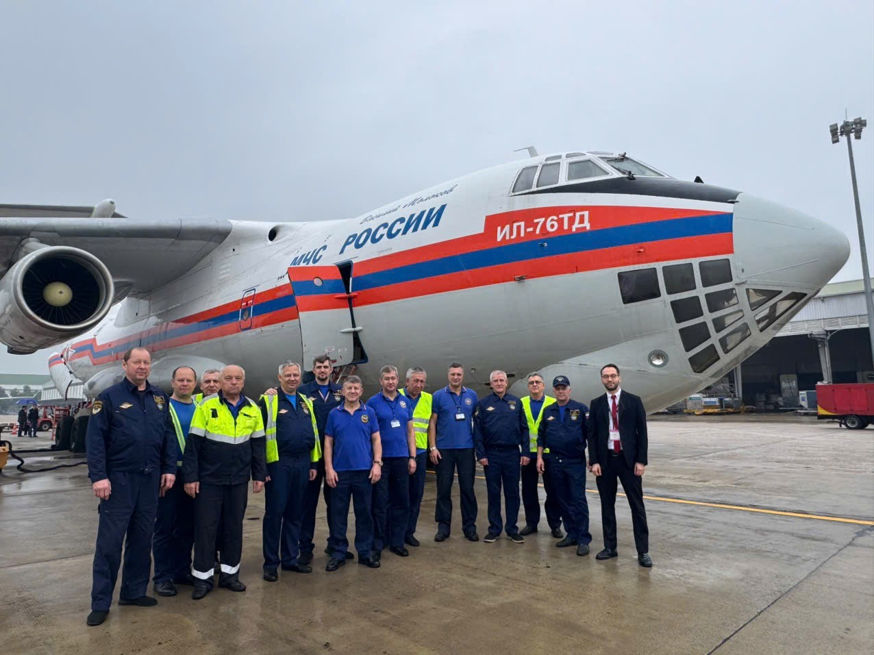 M&aacute;y bay Nga chở 30 tấn h&agrave;ng viện trợ khẩn cấp cho người d&acirc;n Việt Nam ở v&ugrave;ng lũ- Ảnh 1.