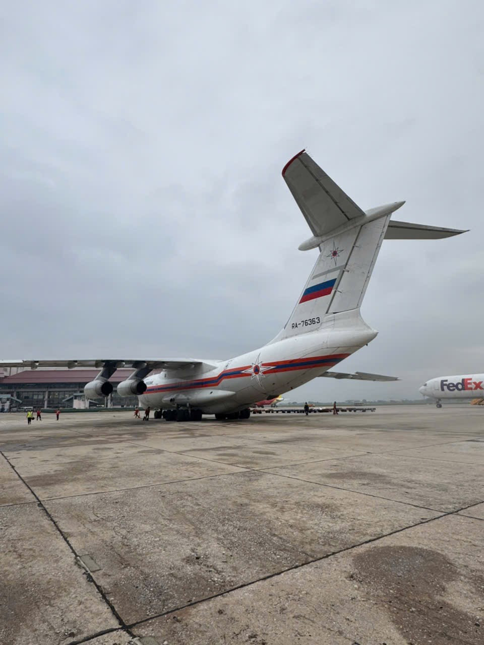 M&aacute;y bay Nga chở 30 tấn h&agrave;ng viện trợ khẩn cấp cho người d&acirc;n Việt Nam ở v&ugrave;ng lũ- Ảnh 2.