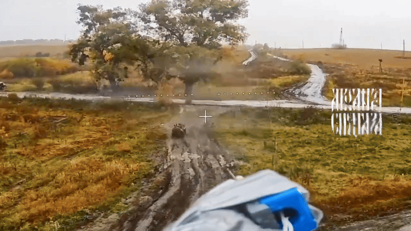 Nổ rồi! Kinzhal ồ ạt tấn công – Kiev tê liệt: Hàng loạt vũ khí cảm tử xuất kích, Kremlin tuyên bố nóng- Ảnh 2.