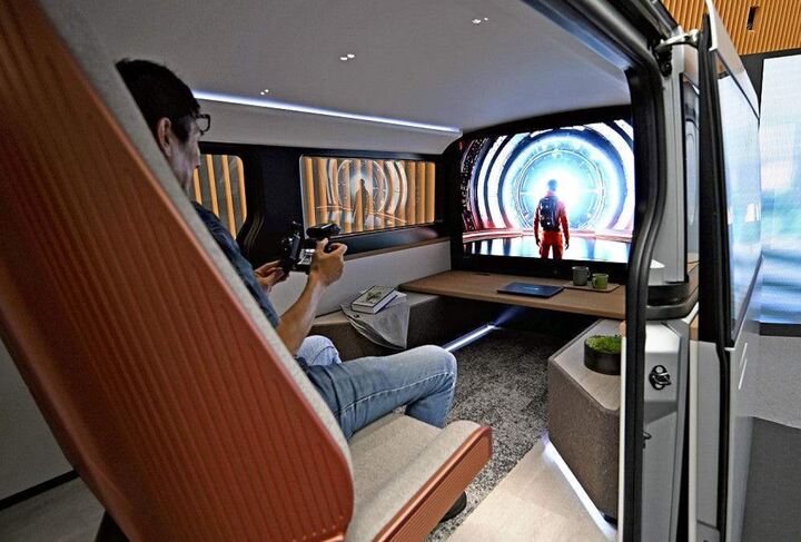 Sharp chuẩn bị tung ra mẫu xe điện ý tưởng có phòng chiếu phim- Ảnh 2.