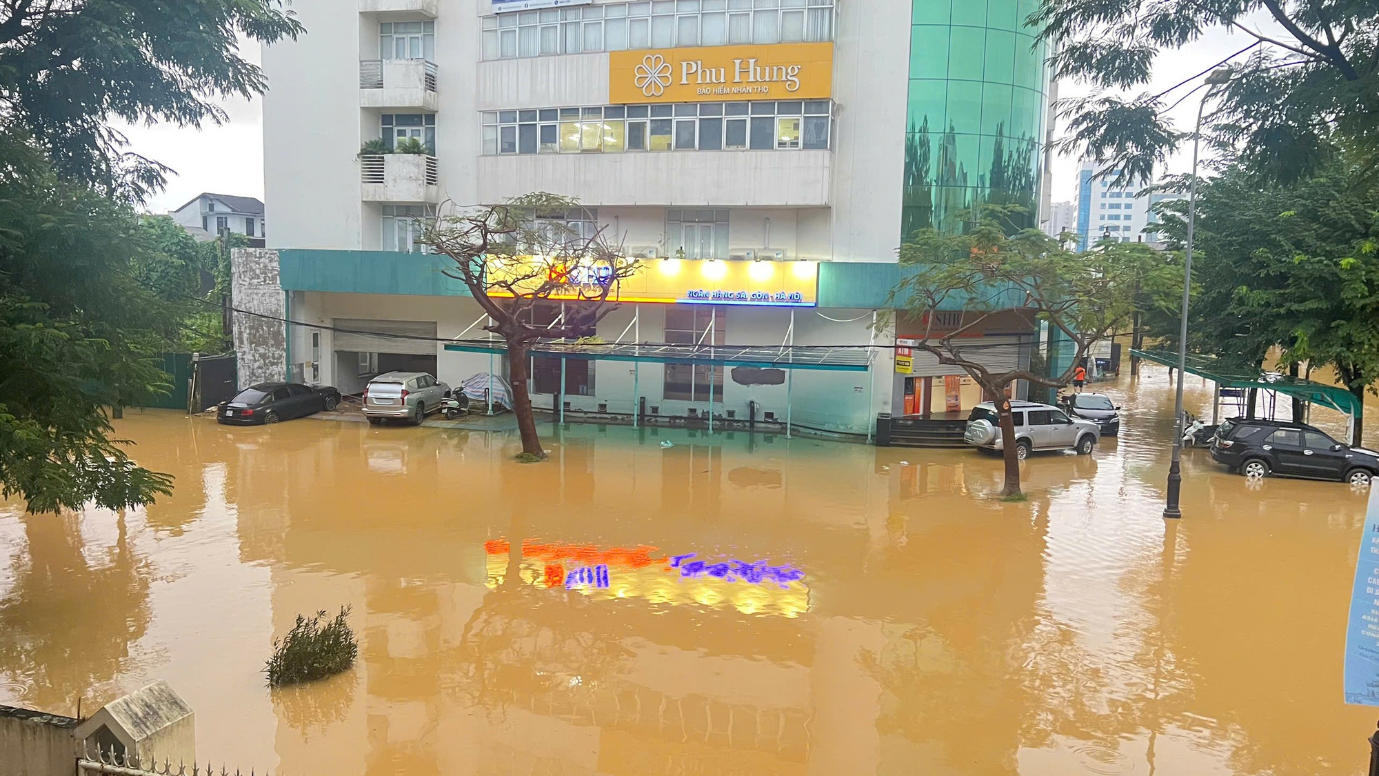 Lũ ở Huế rút mạnh sau lần 2 "đạt đỉnh"- Ảnh 6.