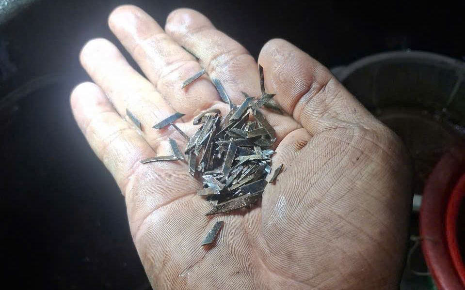 TP Hồ Chí Minh: Thu 2 kg đinh trên đường cửa ngõ, nghi do “đinh tặc” giăng bẫy- Ảnh 2.