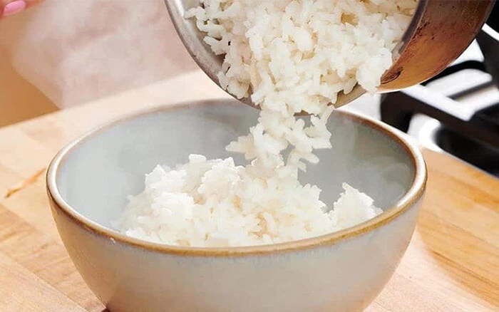 Thường hâm cơm nguội bằng lò vi sóng, tôi hối hận vì 30 năm cuộc đời không biết cách này sớm hơn- Ảnh 3.