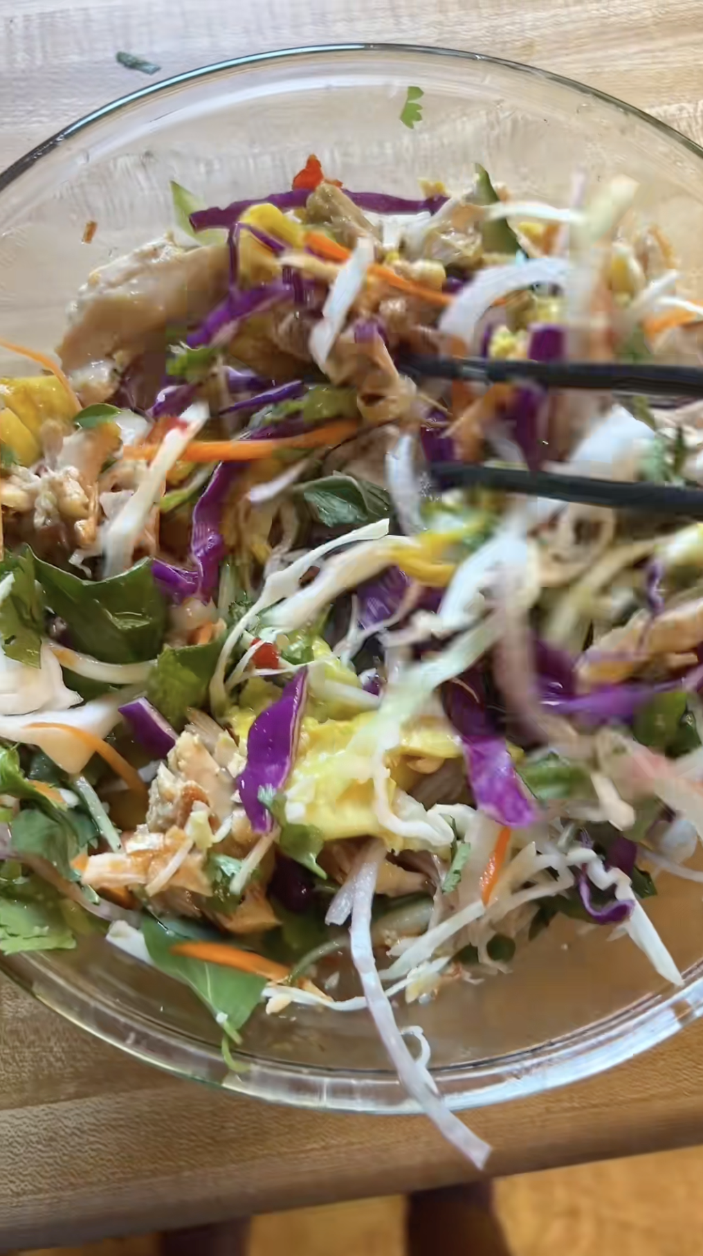 Người Việt “ngả mũ” khi thấy khách Tây tự tay làm món gỏi này dù chưa từng nếm thử- Ảnh 6.