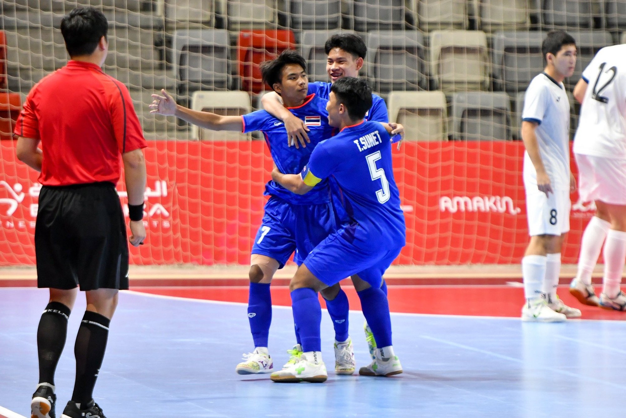 “Đè bẹp” đối thủ trong mưa bàn thắng, tuyển Thái Lan đoạt danh hiệu ở giải châu Á- Ảnh 1. “Đè bẹp” đối thủ trong mưa bàn thắng, tuyển Thái Lan đoạt danh hiệu ở giải châu Á- Ảnh 1.