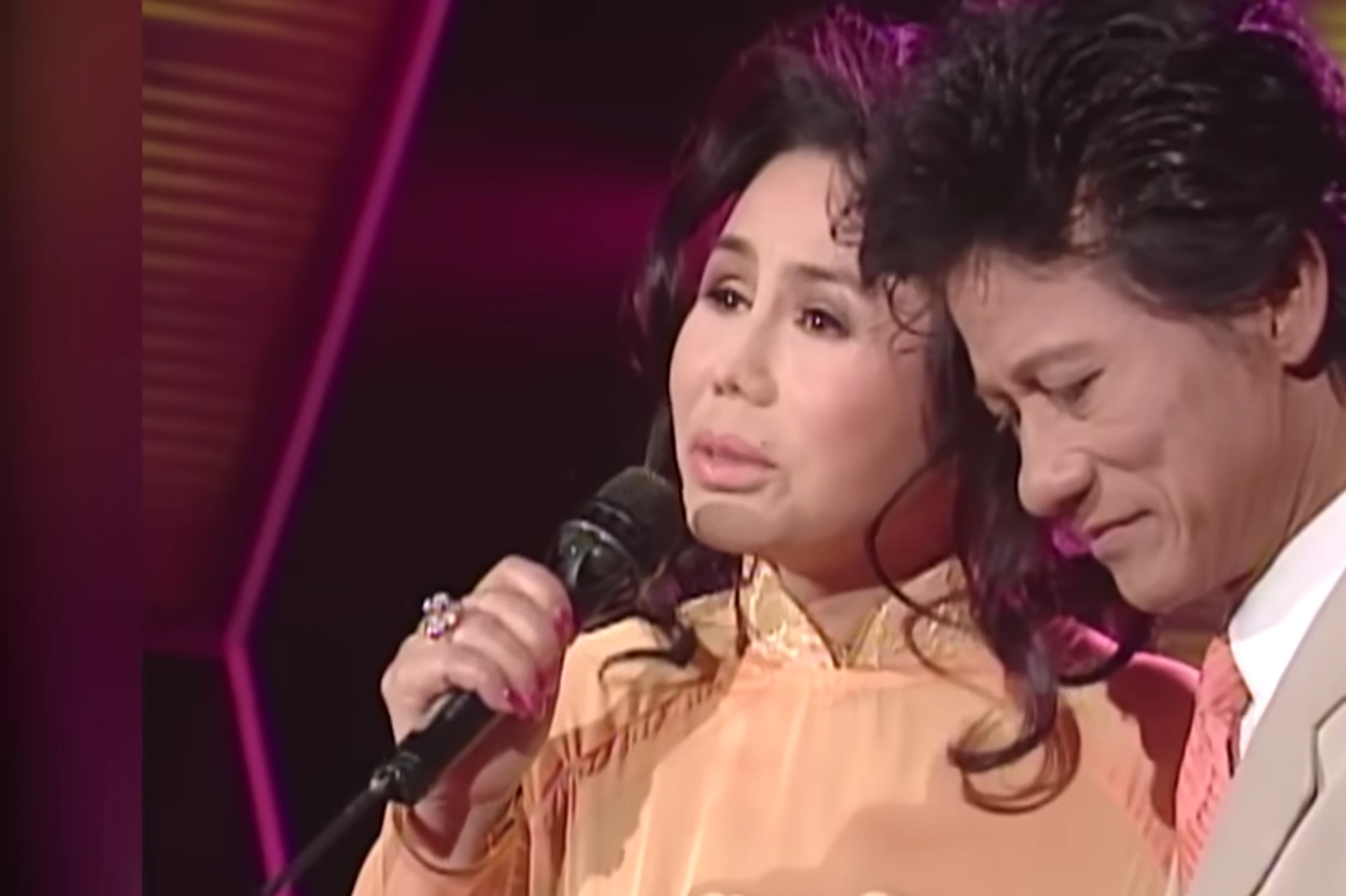 Chế Linh nói Thanh Tuyền: "Tuyền qua phòng Linh ngủ đi"- Ảnh 1. Chế Linh nói Thanh Tuyền: "Tuyền qua phòng Linh ngủ đi"- Ảnh 1.