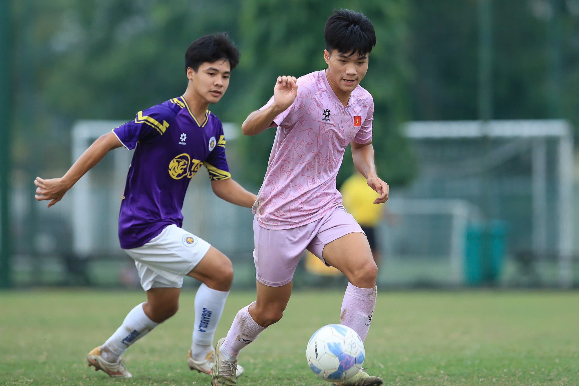 Tuyển Việt Nam hòa đội hạng Nhì, sắp sang Nhật Bản tập huấn, mơ tranh vé World Cup- Ảnh 1. Tuyển Việt Nam hòa đội hạng Nhì, sắp sang Nhật Bản tập huấn, mơ tranh vé World Cup- Ảnh 1.