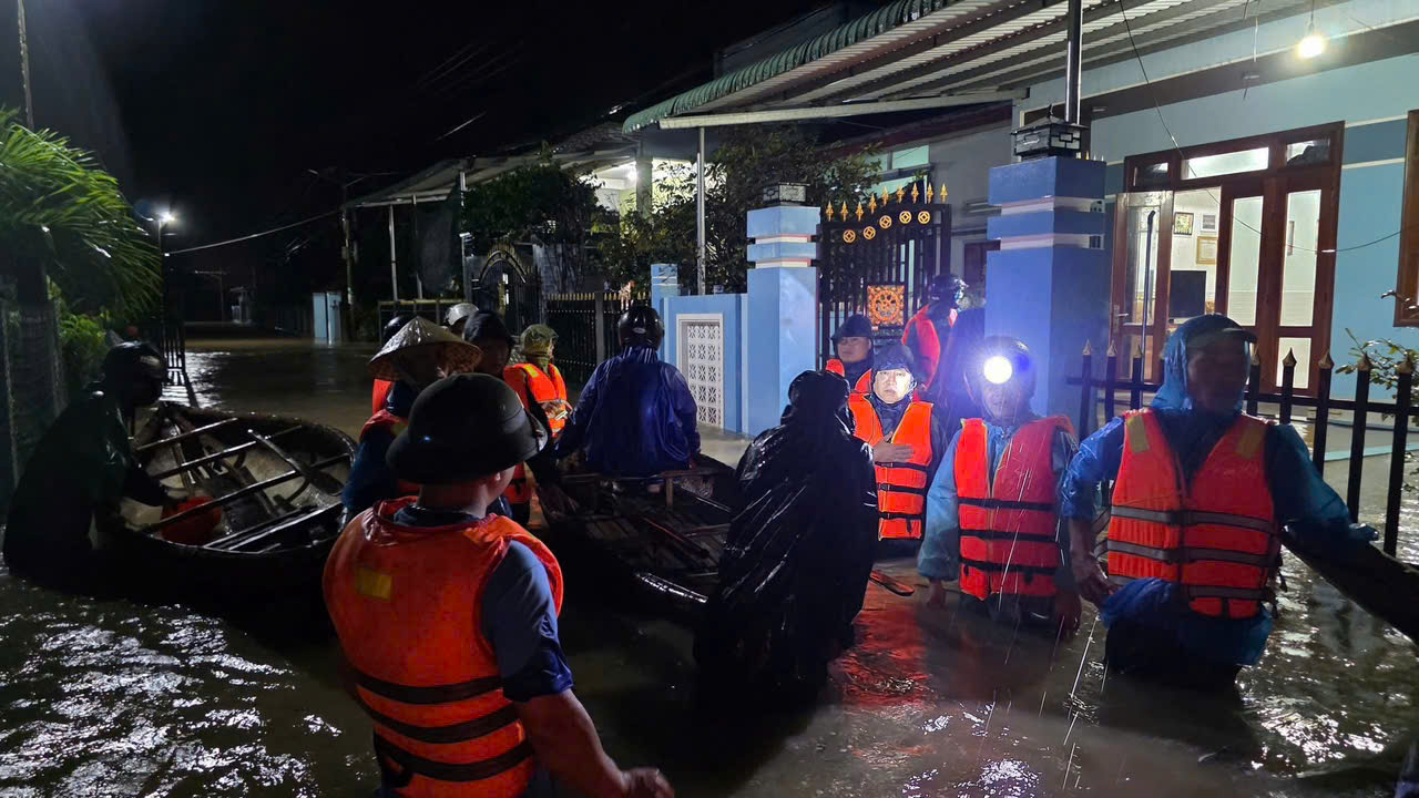 Toàn cảnh Hội An và Đà Nẵng những ngày chìm trong biển nước- Ảnh 20. Toàn cảnh Hội An và Đà Nẵng những ngày chìm trong biển nước- Ảnh 20.