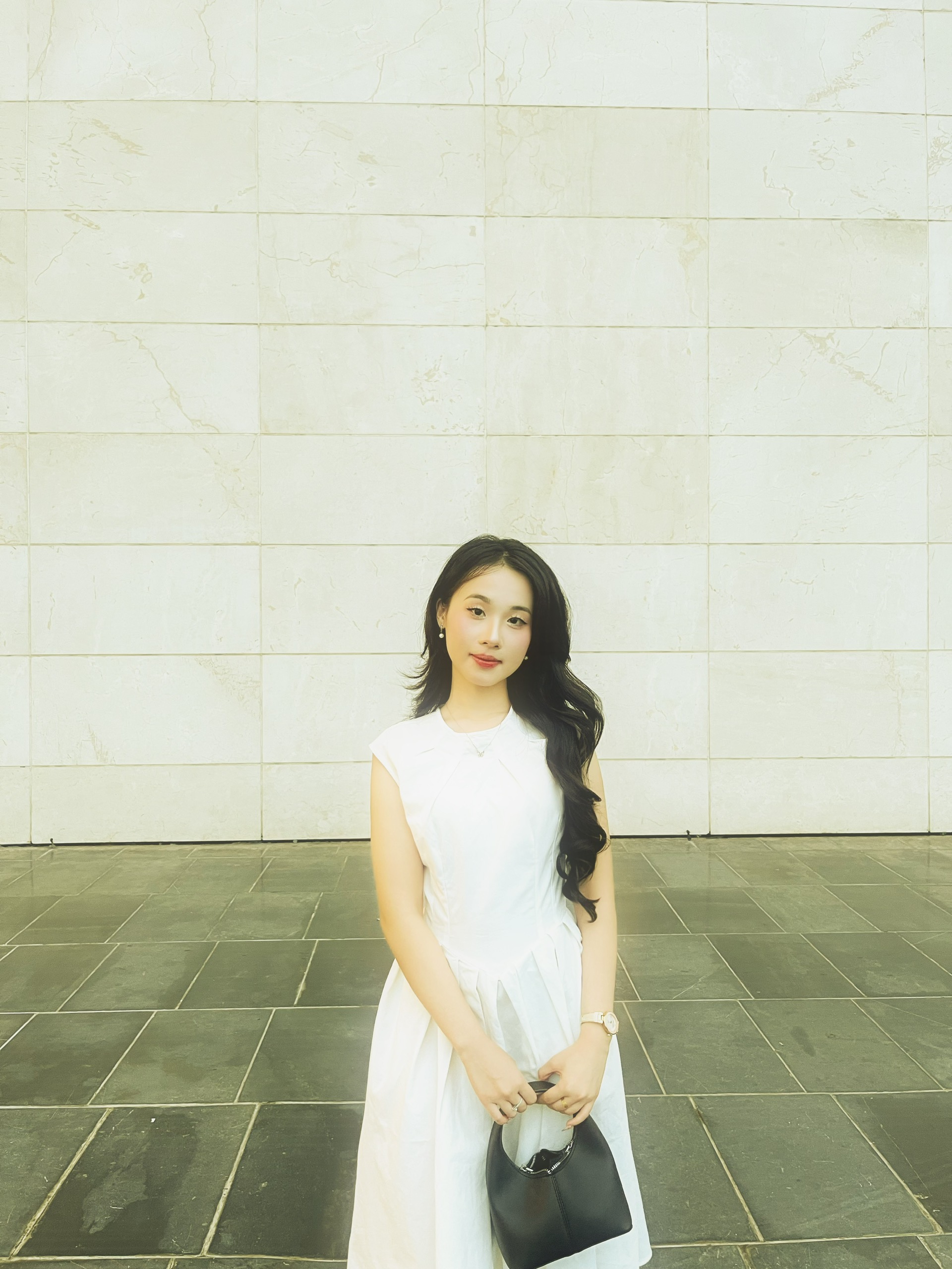 Ch&acirc;n dung c&ocirc; g&aacute;i 22 tuổi đi "b&aacute;n mộ"- Ảnh 5.