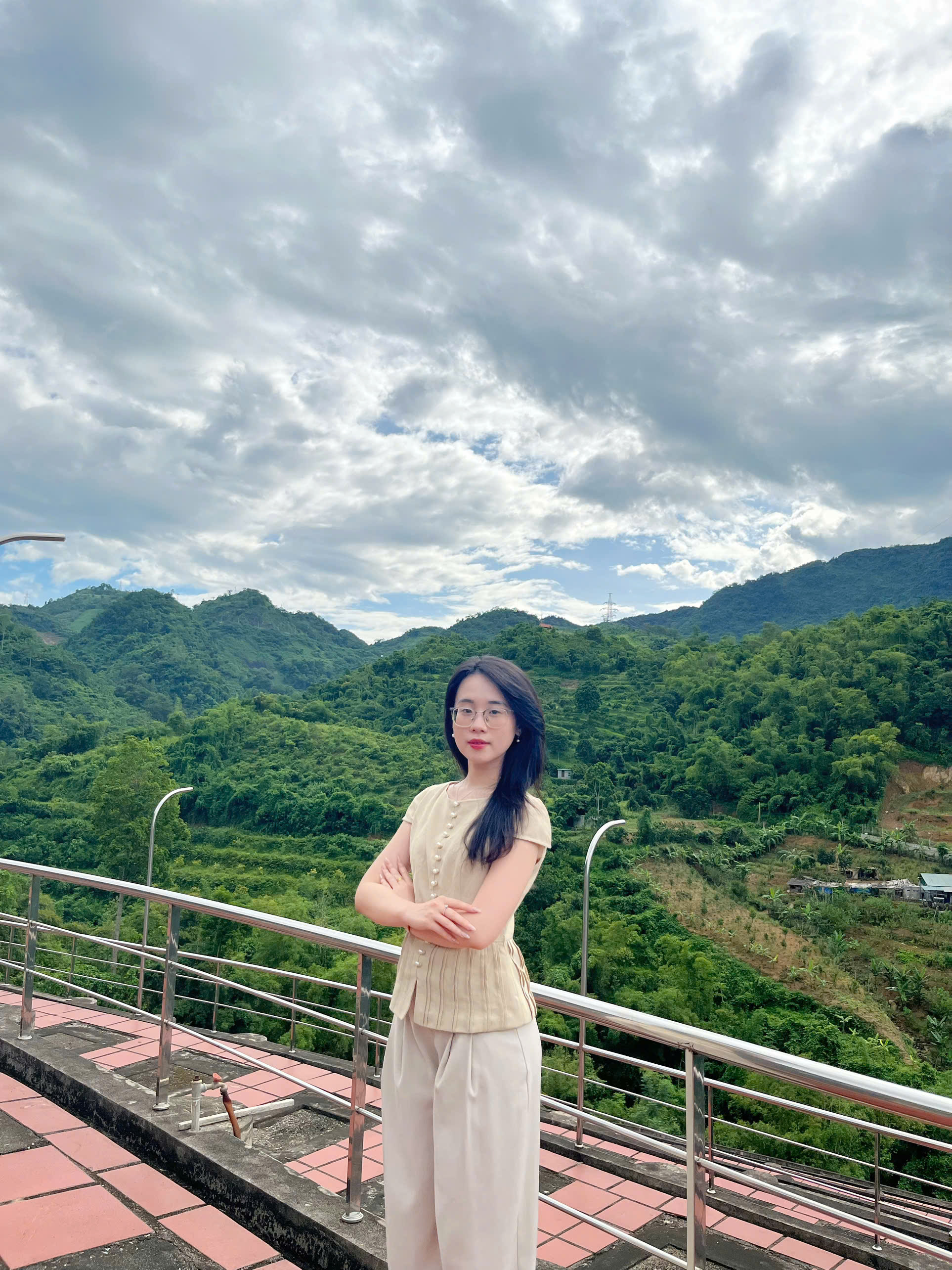 Ch&acirc;n dung c&ocirc; g&aacute;i 22 tuổi đi "b&aacute;n mộ"- Ảnh 1.