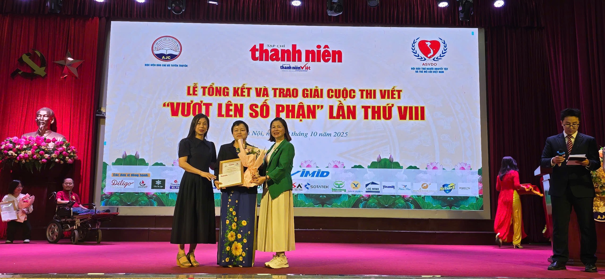 Lễ tổng kết, trao giải cuộc thi viết 'Vượt l&ecirc;n số phận' lần VIII- Ảnh 5.