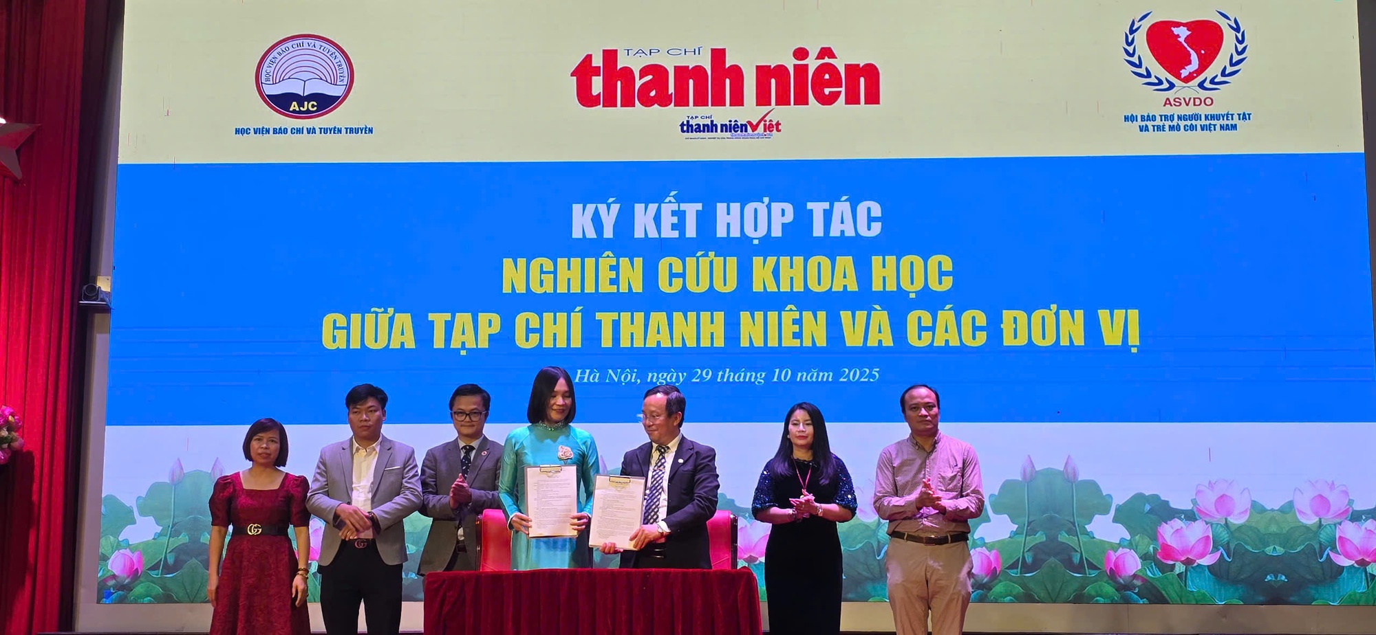 Lễ tổng kết, trao giải cuộc thi viết 'Vượt l&ecirc;n số phận' lần VIII- Ảnh 13.