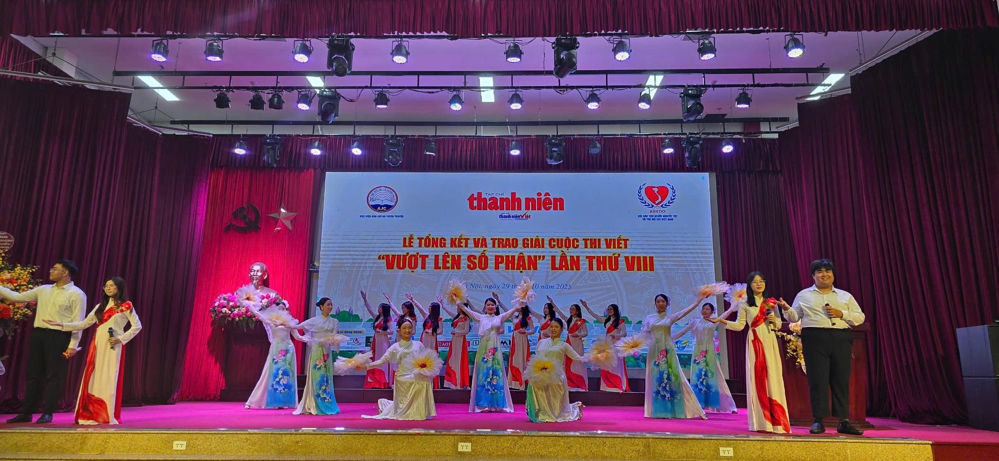 Lễ tổng kết, trao giải cuộc thi viết 'Vượt l&ecirc;n số phận' lần VIII- Ảnh 24.