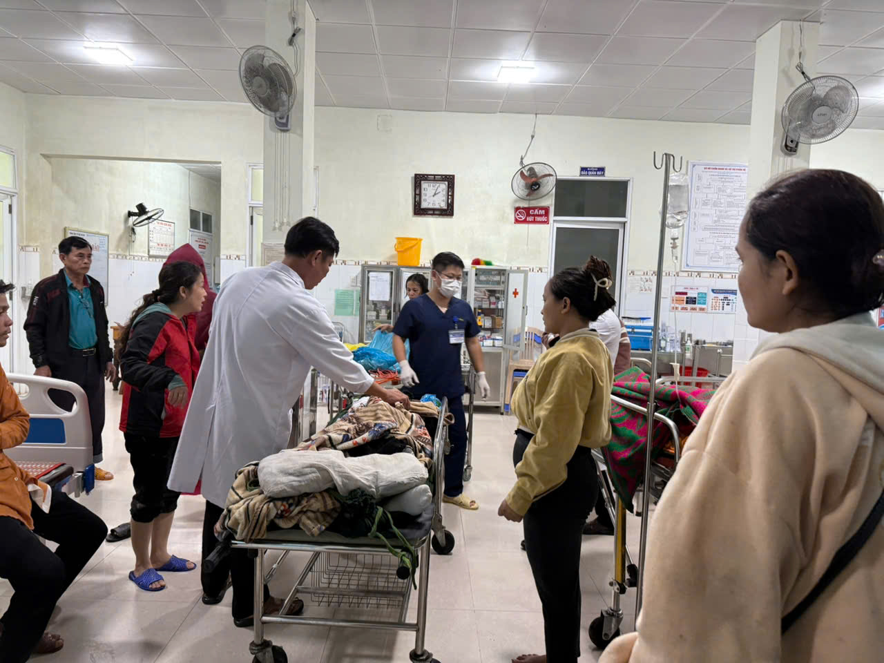 VIDEO: Hành trình kịch tính như phim, xuyên đêm cứu 3 người ở Đà Nẵng- Ảnh 3. VIDEO: Hành trình kịch tính như phim, xuyên đêm cứu 3 người ở Đà Nẵng- Ảnh 3.