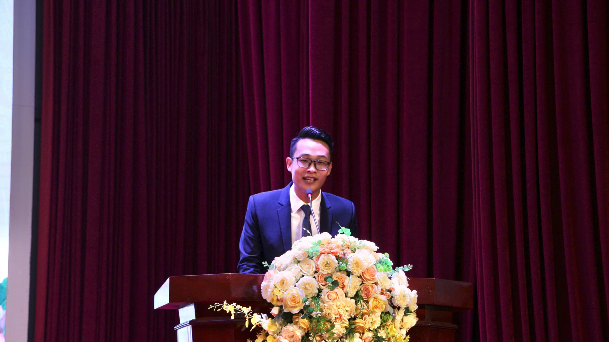 Lễ tổng kết, trao giải cuộc thi viết 'Vượt l&ecirc;n số phận' lần VIII- Ảnh 10.