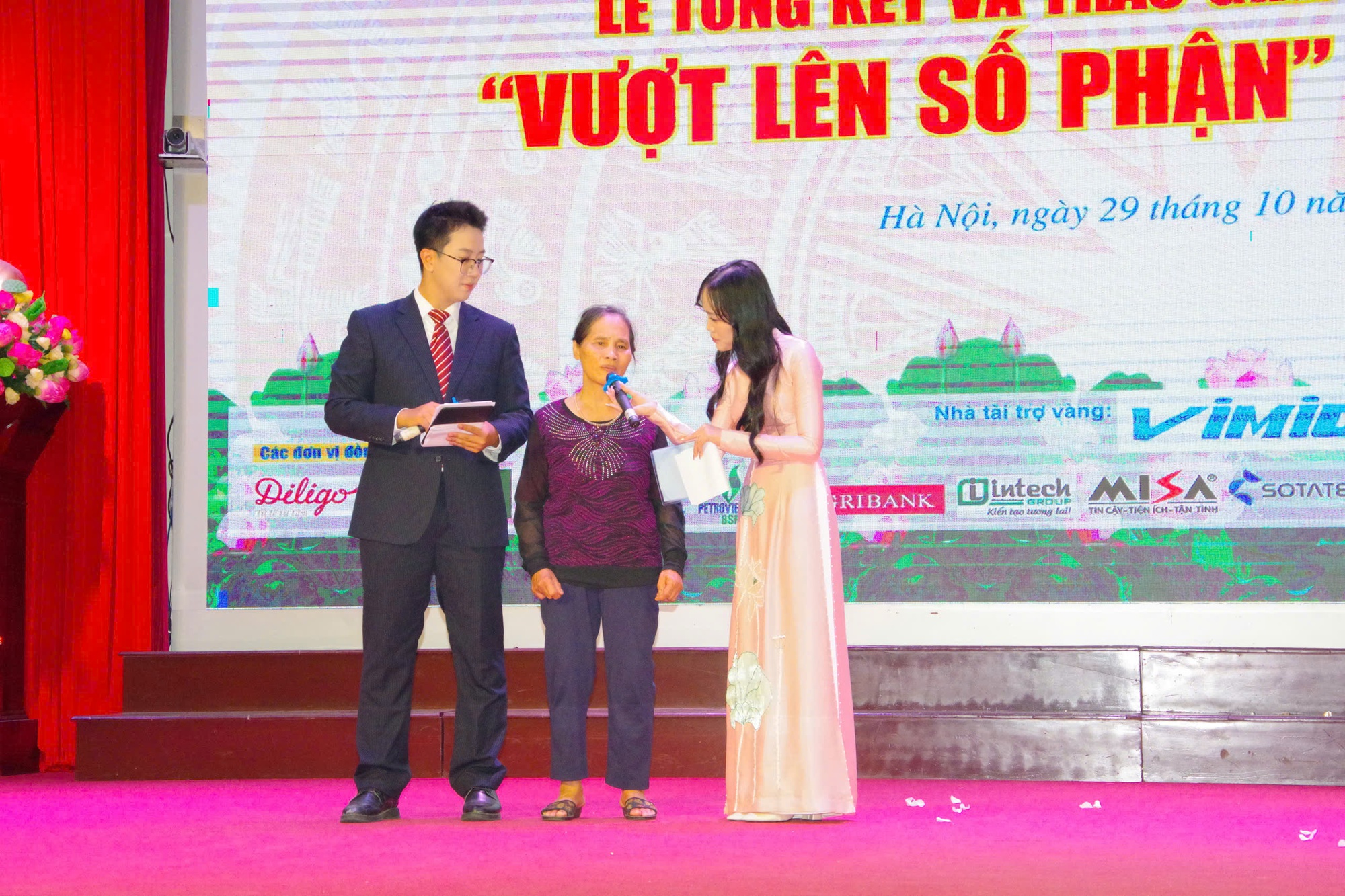 Lễ tổng kết, trao giải cuộc thi viết 'Vượt l&ecirc;n số phận' lần VIII- Ảnh 17.