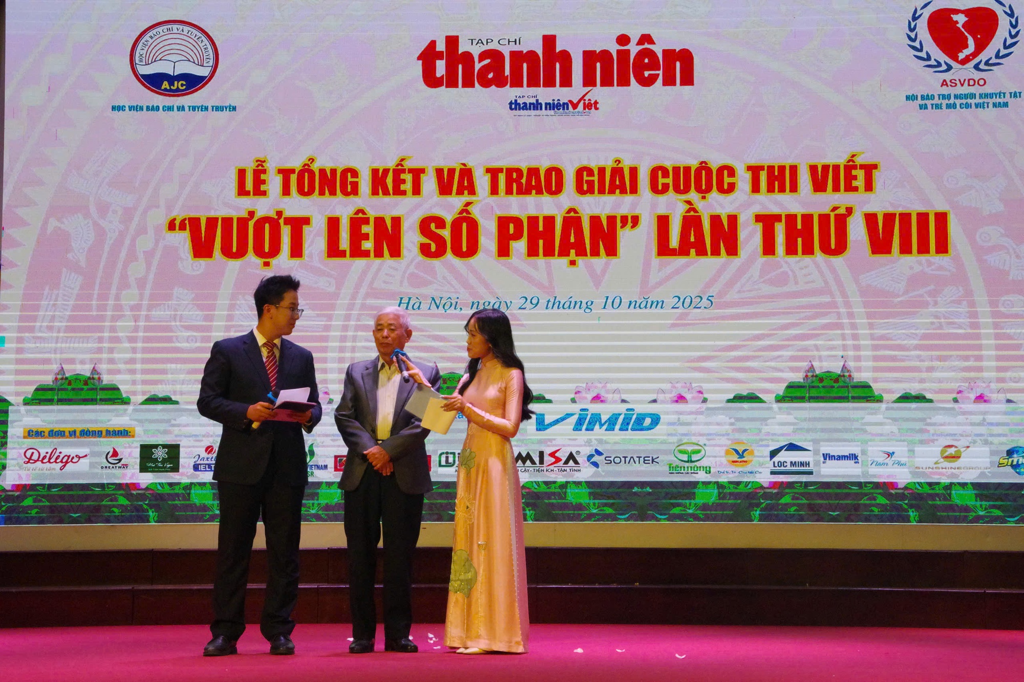 Lễ tổng kết, trao giải cuộc thi viết 'Vượt l&ecirc;n số phận' lần VIII- Ảnh 18.