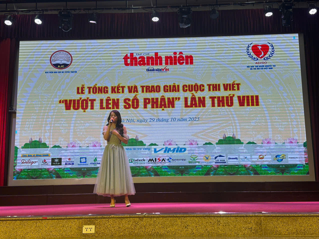 Lễ tổng kết, trao giải cuộc thi viết 'Vượt l&ecirc;n số phận' lần VIII- Ảnh 23.