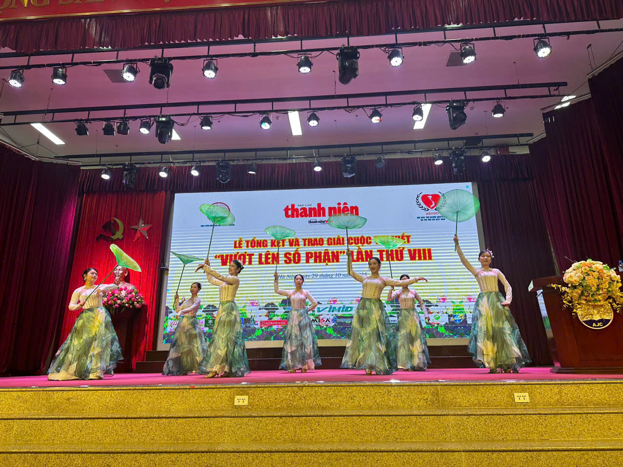 Lễ tổng kết, trao giải cuộc thi viết 'Vượt l&ecirc;n số phận' lần VIII- Ảnh 22.