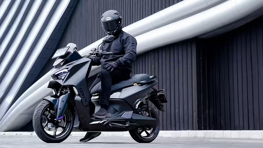 Nh&igrave;n cứ tưởng Yamaha XMAX 2026, nhưng đ&acirc;y l&agrave; một chiếc xe m&aacute;y điện c&oacute; c&ocirc;ng suất 17 m&atilde; lực v&agrave; phạm vi hoạt động l&ecirc;n tới 150km!- Ảnh 3.