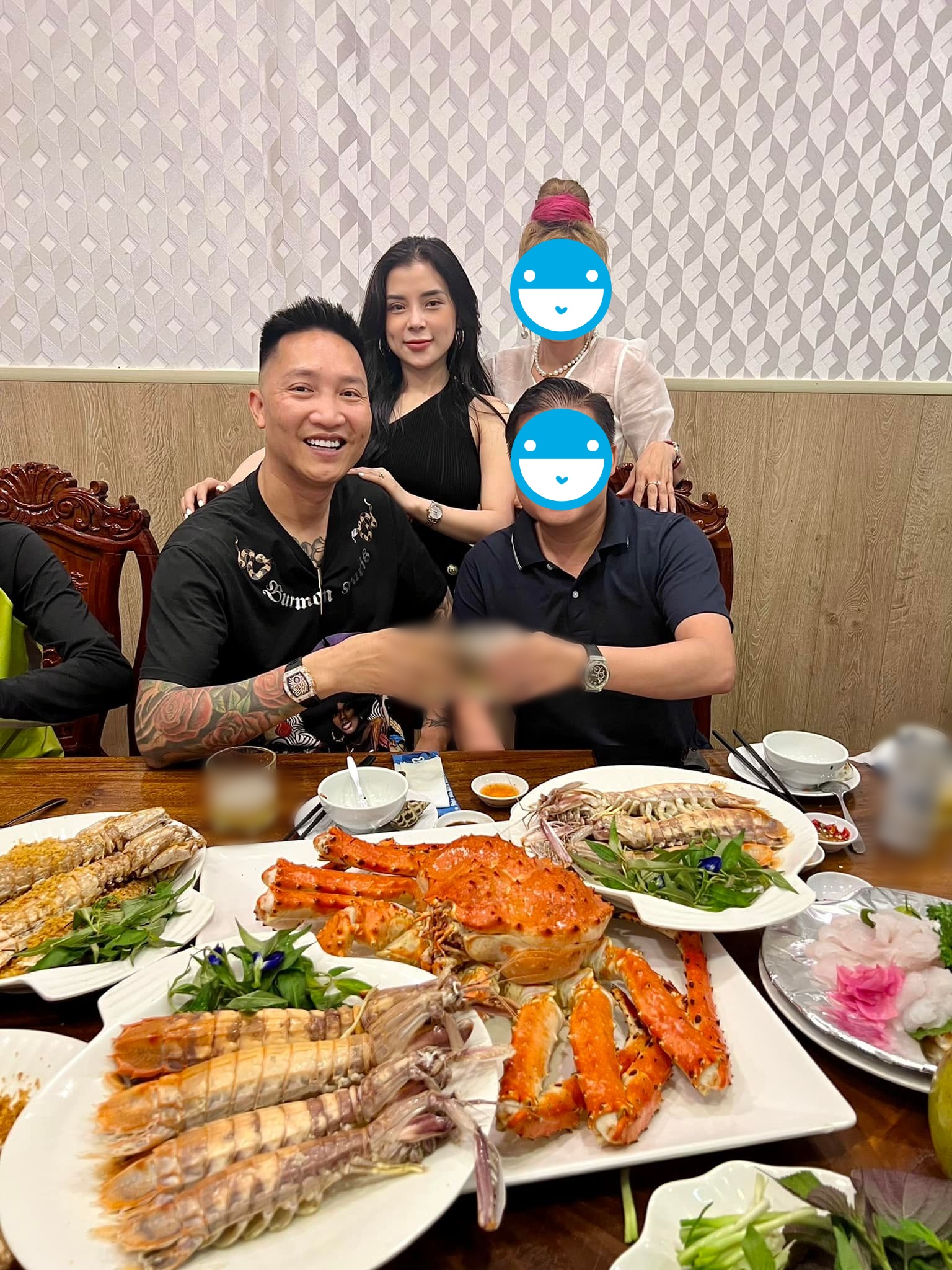 Bữa ăn của Huấn Hoa Hồng- Ảnh 3. Bữa ăn của Huấn Hoa Hồng- Ảnh 3.