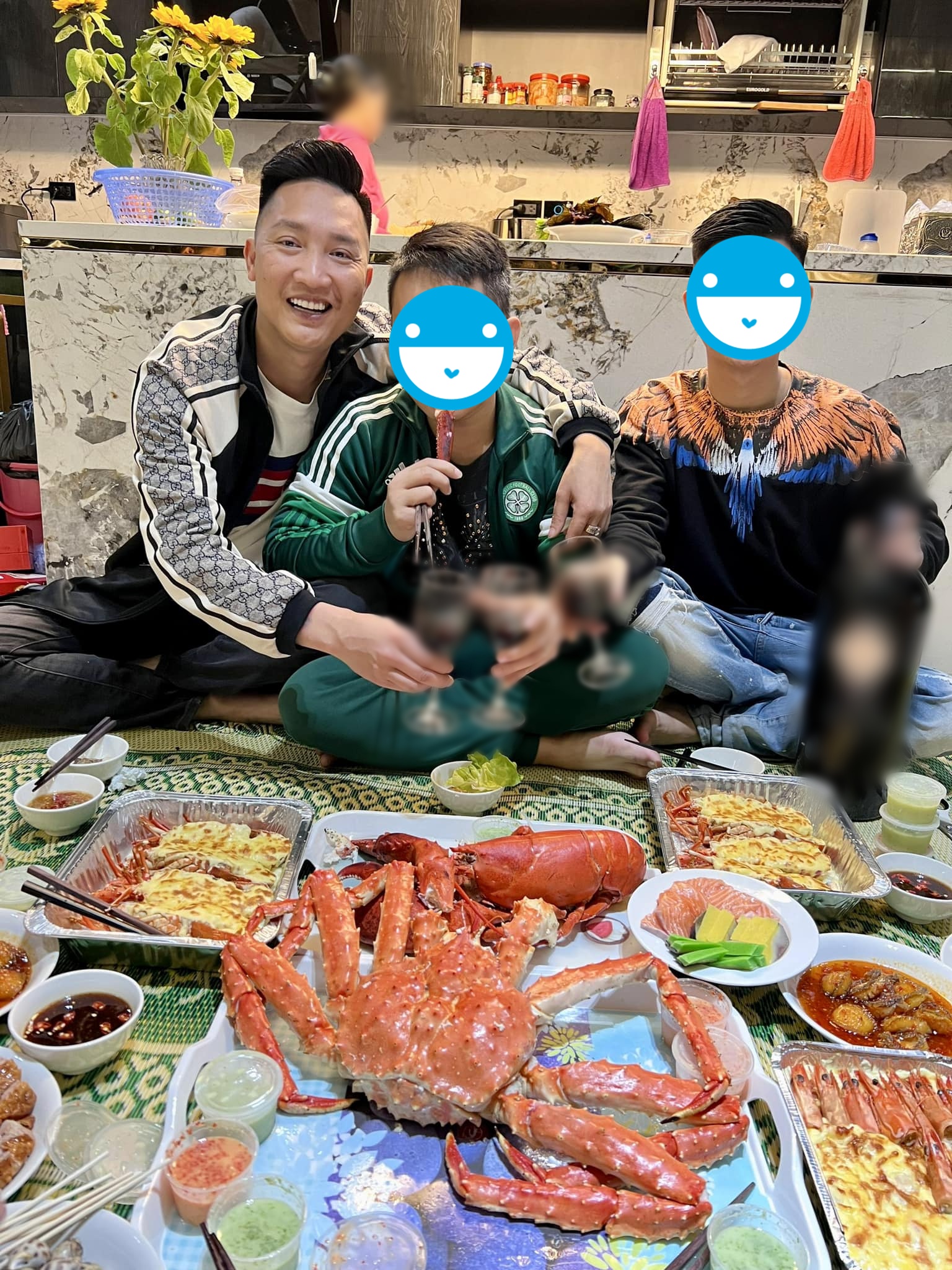 Bữa ăn của Huấn Hoa Hồng- Ảnh 5. Bữa ăn của Huấn Hoa Hồng- Ảnh 5.