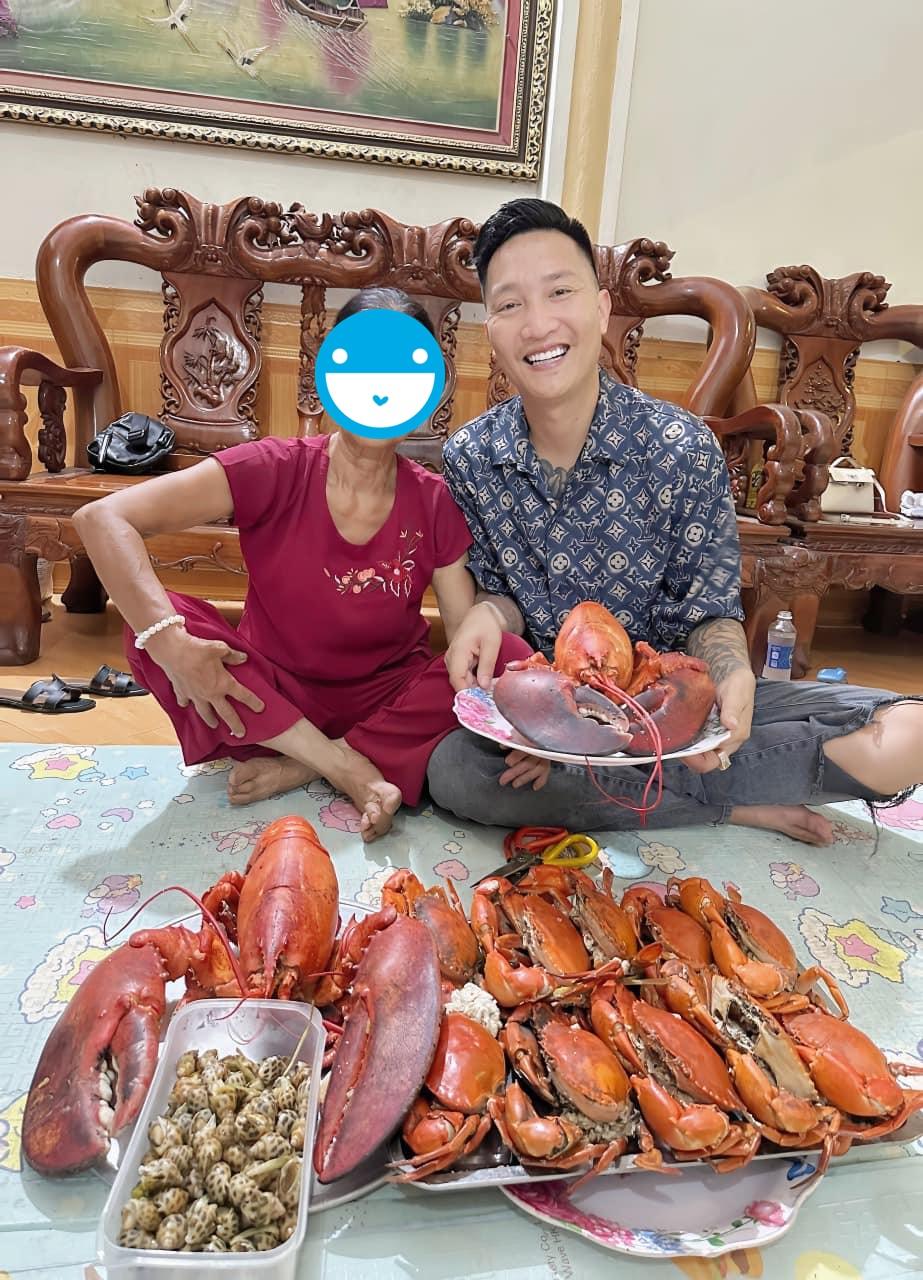 Bữa ăn của Huấn Hoa Hồng- Ảnh 2. Bữa ăn của Huấn Hoa Hồng- Ảnh 2.