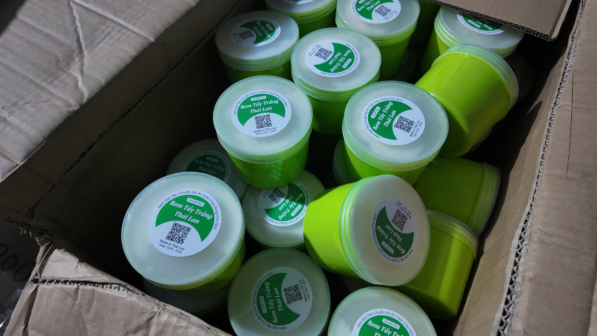 Phá đường dây sản xuất, buôn bán mỹ phẩm giả nhãn hiệu Vichy, My Gold Korea Red Ginseng quy mô lớn tại TP.HCM- Ảnh 2. Phá đường dây sản xuất, buôn bán mỹ phẩm giả nhãn hiệu Vichy, My Gold Korea Red Ginseng quy mô lớn tại TP.HCM- Ảnh 2.