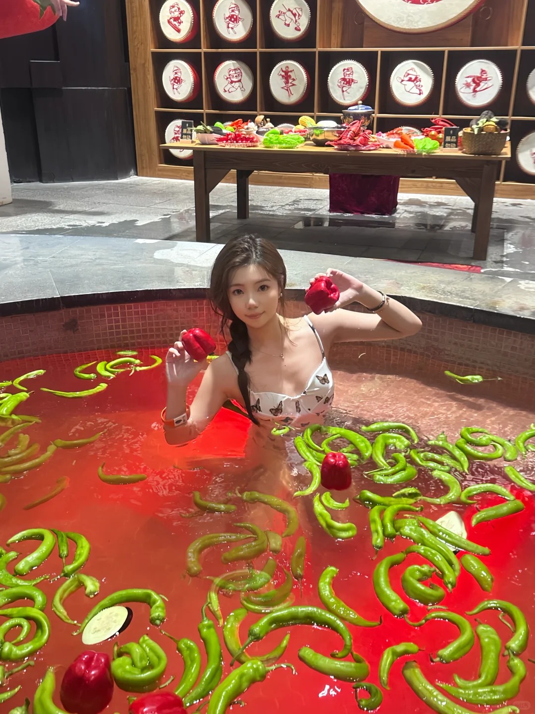 Choáng trước hình ảnh "nồi lẩu người" ở Trung Quốc- Ảnh 6.