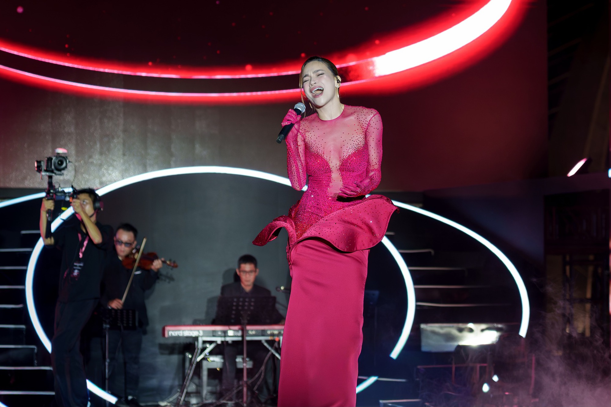 Ngại hết cả Hồ Ngọc H&agrave;!- Ảnh 8.