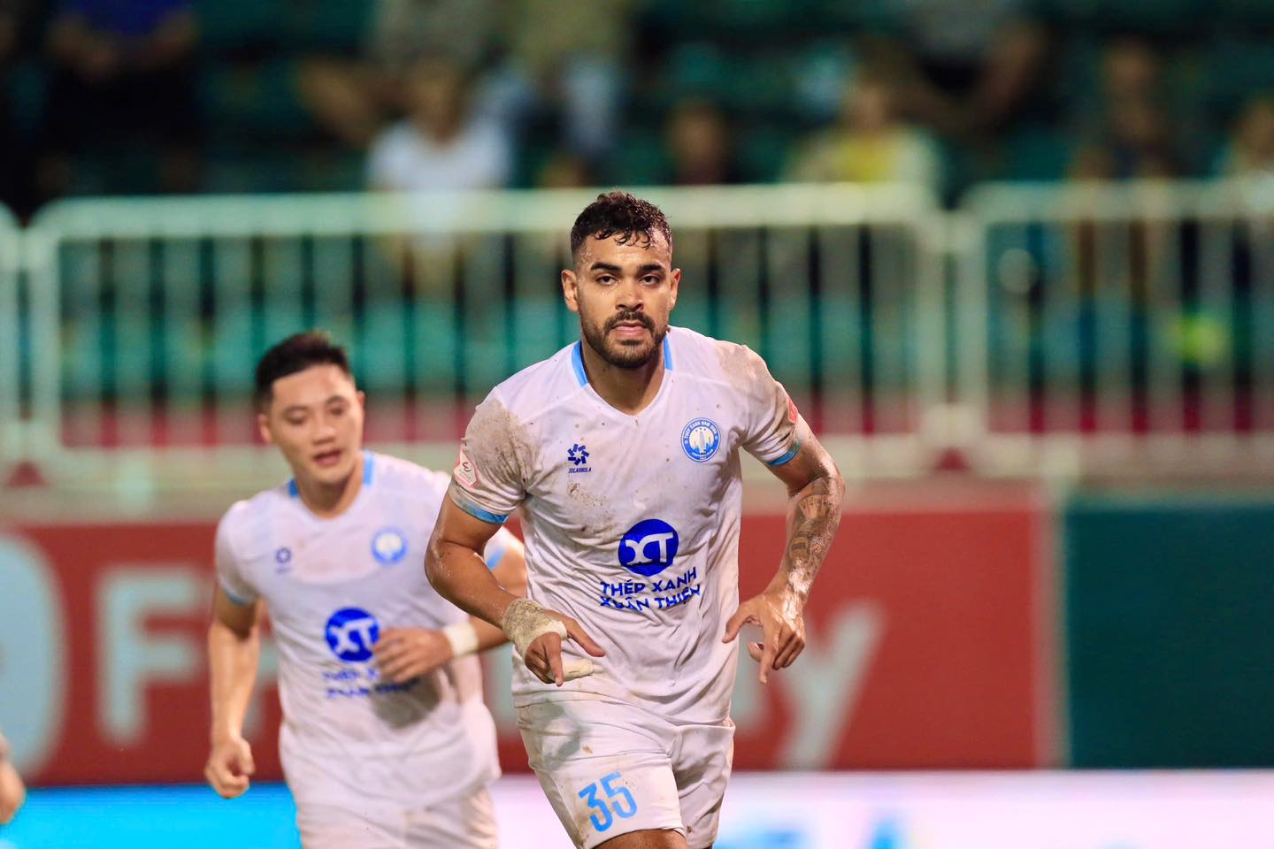 CLB Hoàng Anh Gia Lai suýt tạo "địa chấn" ở Pleiku- Ảnh 2. CLB Hoàng Anh Gia Lai suýt tạo "địa chấn" ở Pleiku- Ảnh 2.