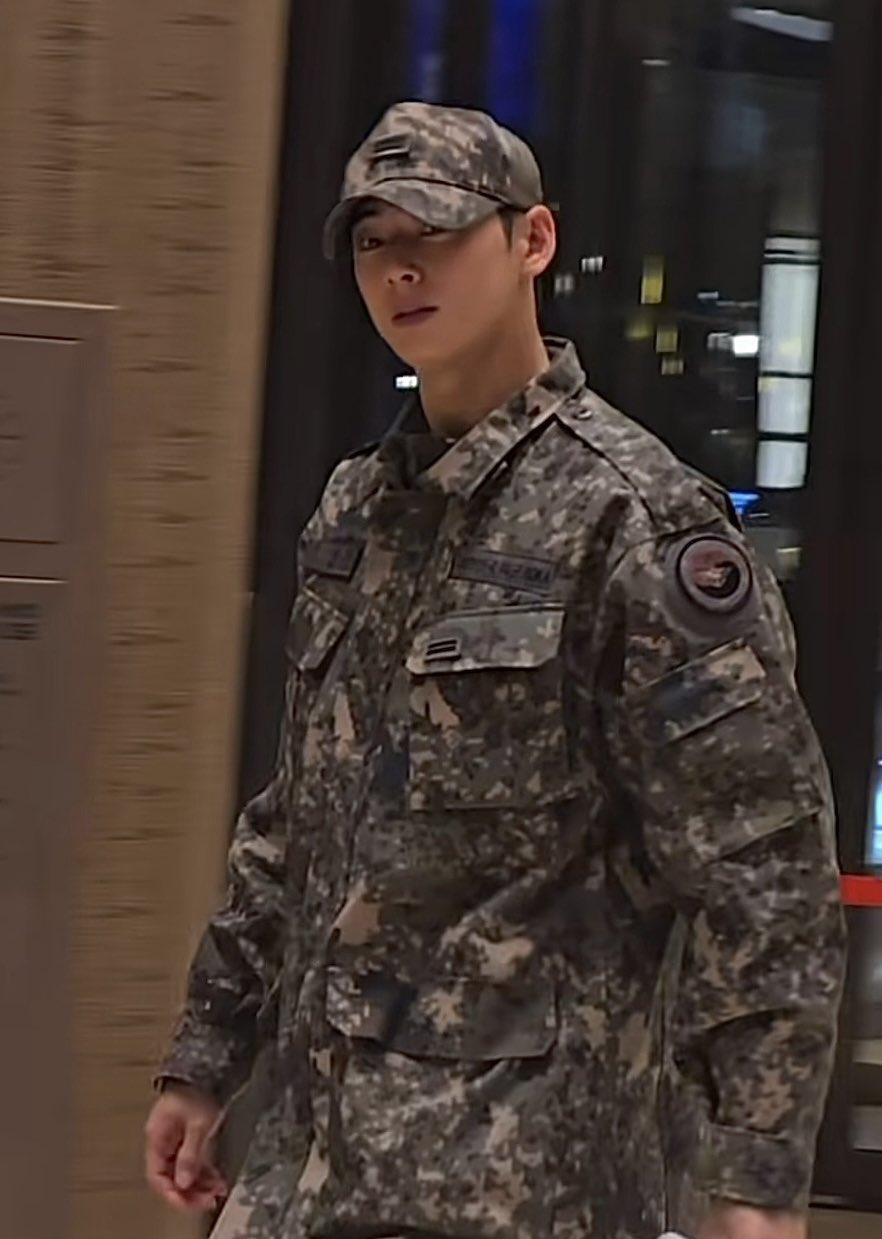 Mỹ nam đẹp đến mức được làm "ngoại lệ" của Bộ Quốc phòng, xuất hiện là thúc đẩy lợi ích quốc gia- Ảnh 3.