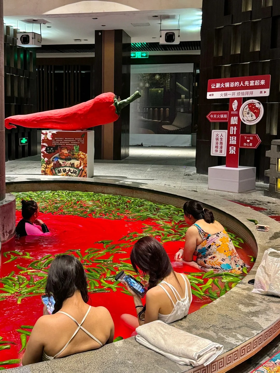 Choáng trước hình ảnh "nồi lẩu người" ở Trung Quốc- Ảnh 5.