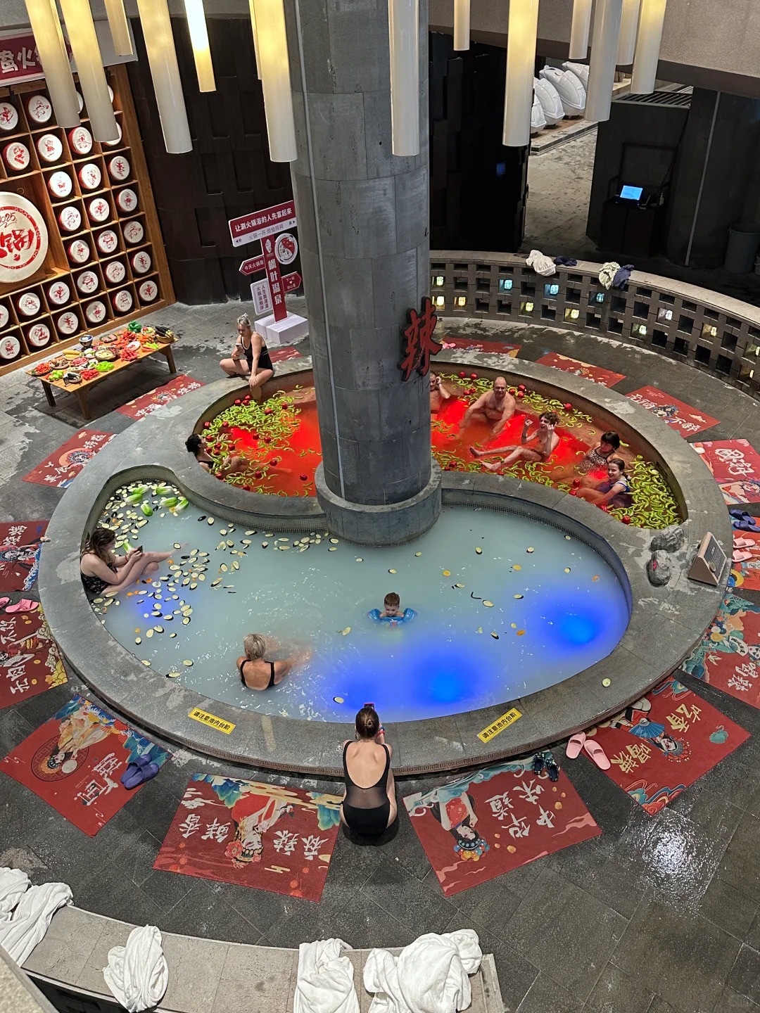 Choáng trước hình ảnh "nồi lẩu người" ở Trung Quốc- Ảnh 2.