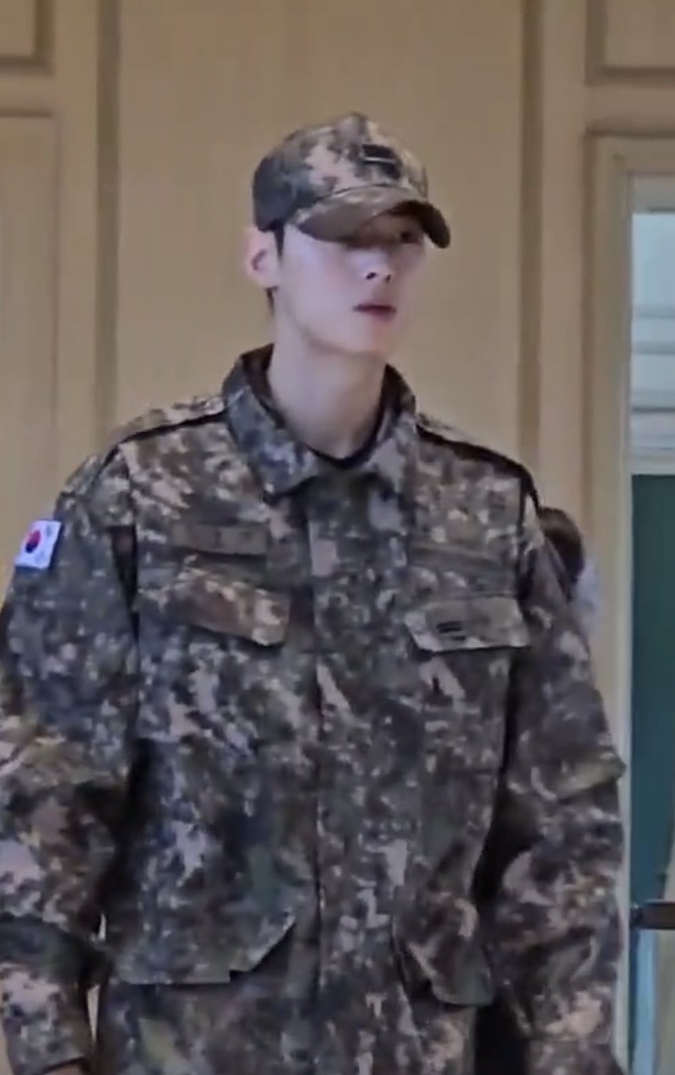 Mỹ nam đẹp đến mức được làm "ngoại lệ" của Bộ Quốc phòng, xuất hiện là thúc đẩy lợi ích quốc gia- Ảnh 2.