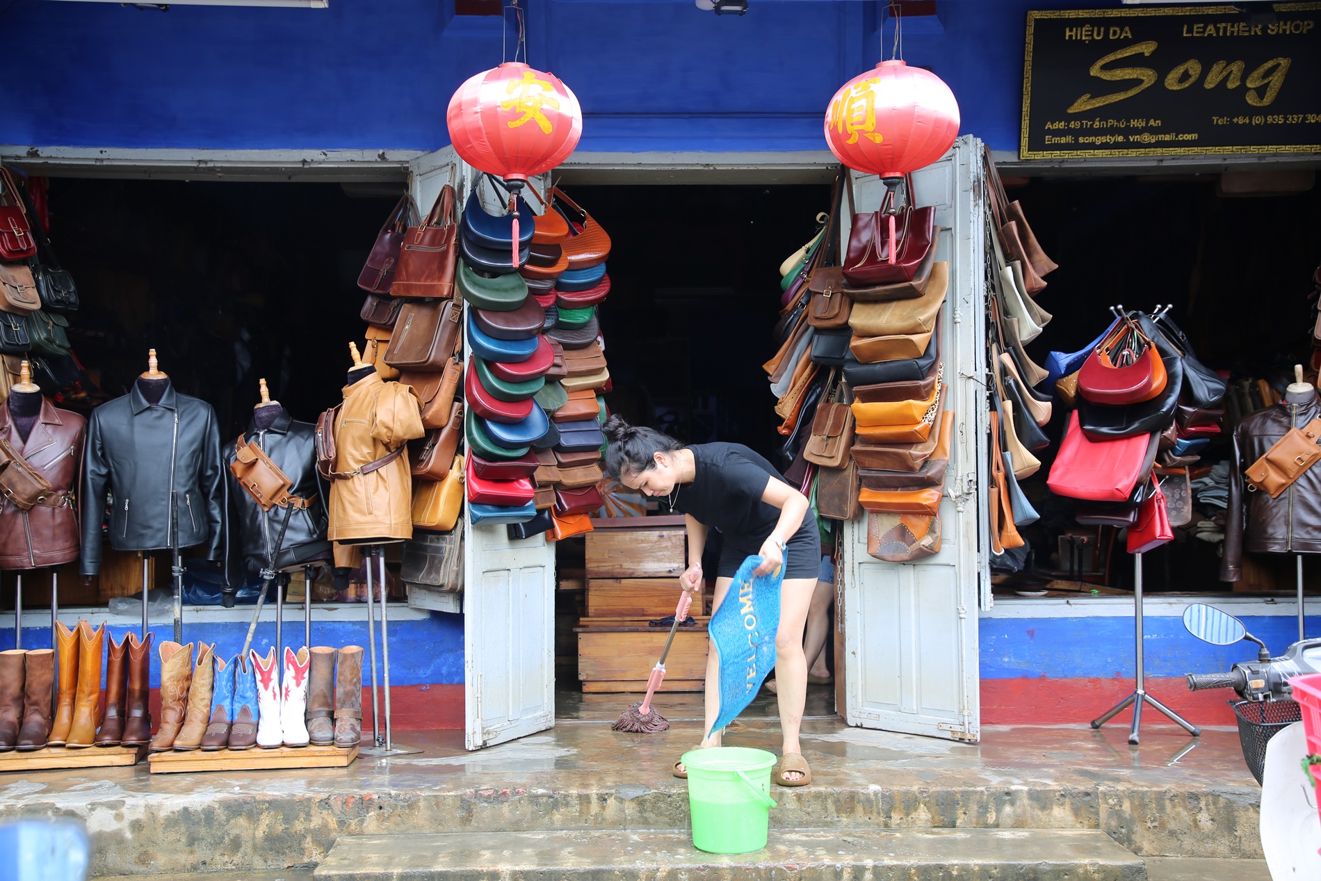 Không nhận ra Hội An sau trận lũ lịch sử- Ảnh 17. Không nhận ra Hội An sau trận lũ lịch sử- Ảnh 17.