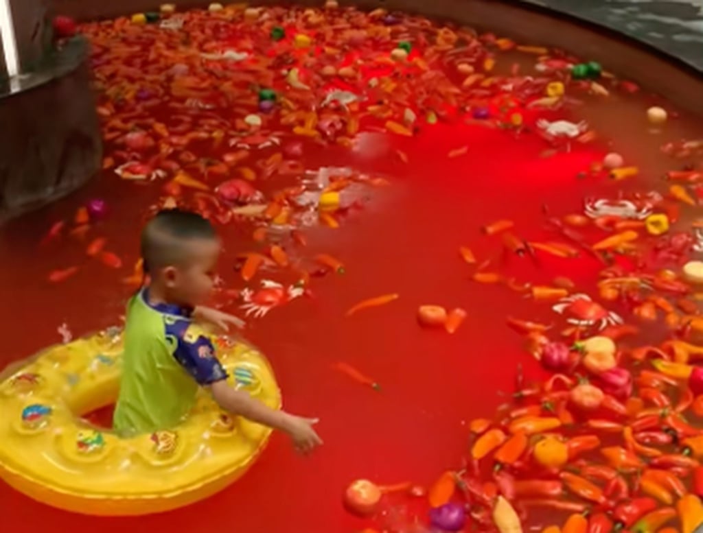 Choáng trước hình ảnh "nồi lẩu người" ở Trung Quốc- Ảnh 4.