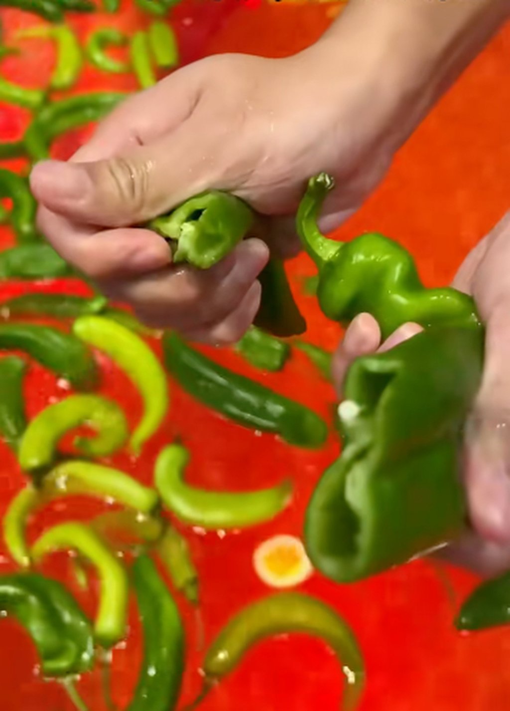 Choáng trước hình ảnh "nồi lẩu người" ở Trung Quốc- Ảnh 3.