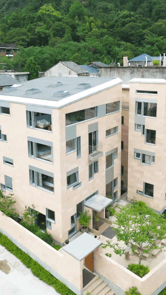 Doanh nhân chi tiền xây nhà 4 tầng to nhất làng cho bố mẹ dưỡng già, đủ chỗ cho đại gia đình 30 thành viên chung sống: “Tôi lãi bất ngờ”- Ảnh 1.