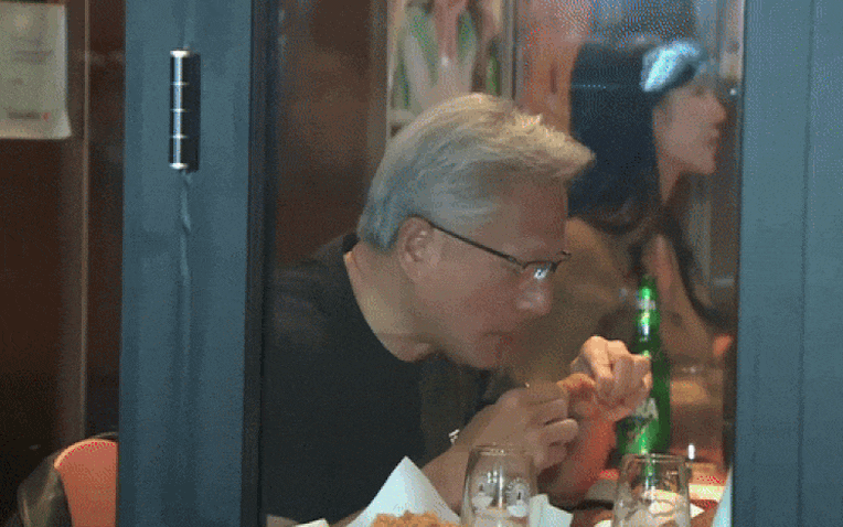 Chủ tịch Samsung và CEO Nvidia đi ăn gà uống bia, sau đó cả 2 cùng viral vì một lý do rất lạ- Ảnh 1.