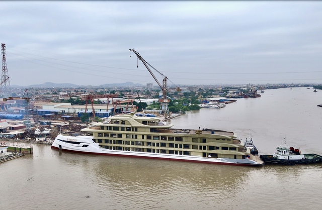 Du thuyền 6 sao mới nhất vừa hạ thủy ở Hạ Long: Được làm bởi người Việt, hoạt động theo mô hình “độc lạ”- Ảnh 4. Du thuyền 6 sao mới nhất vừa hạ thủy ở Hạ Long: Được làm bởi người Việt, hoạt động theo mô hình “độc lạ”- Ảnh 4.