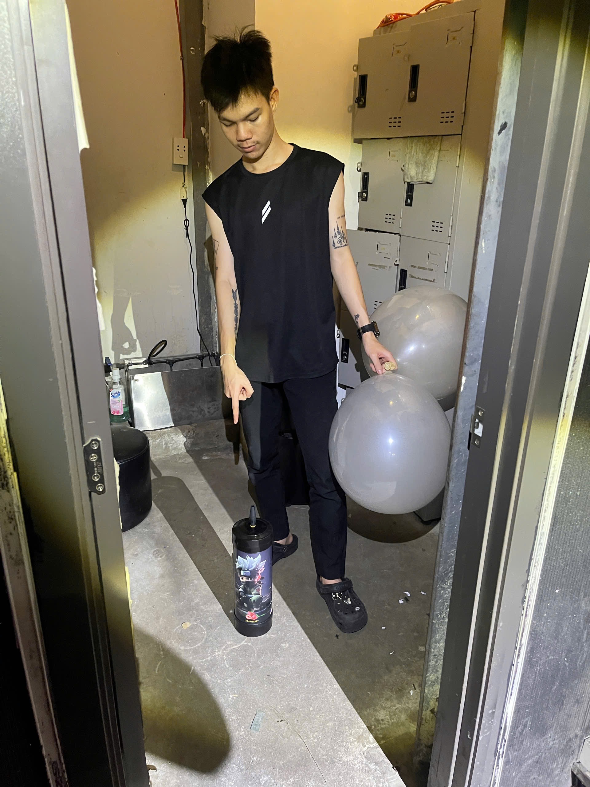 Công an TP HCM bắt chủ quán bar Destiny- Ảnh 2.