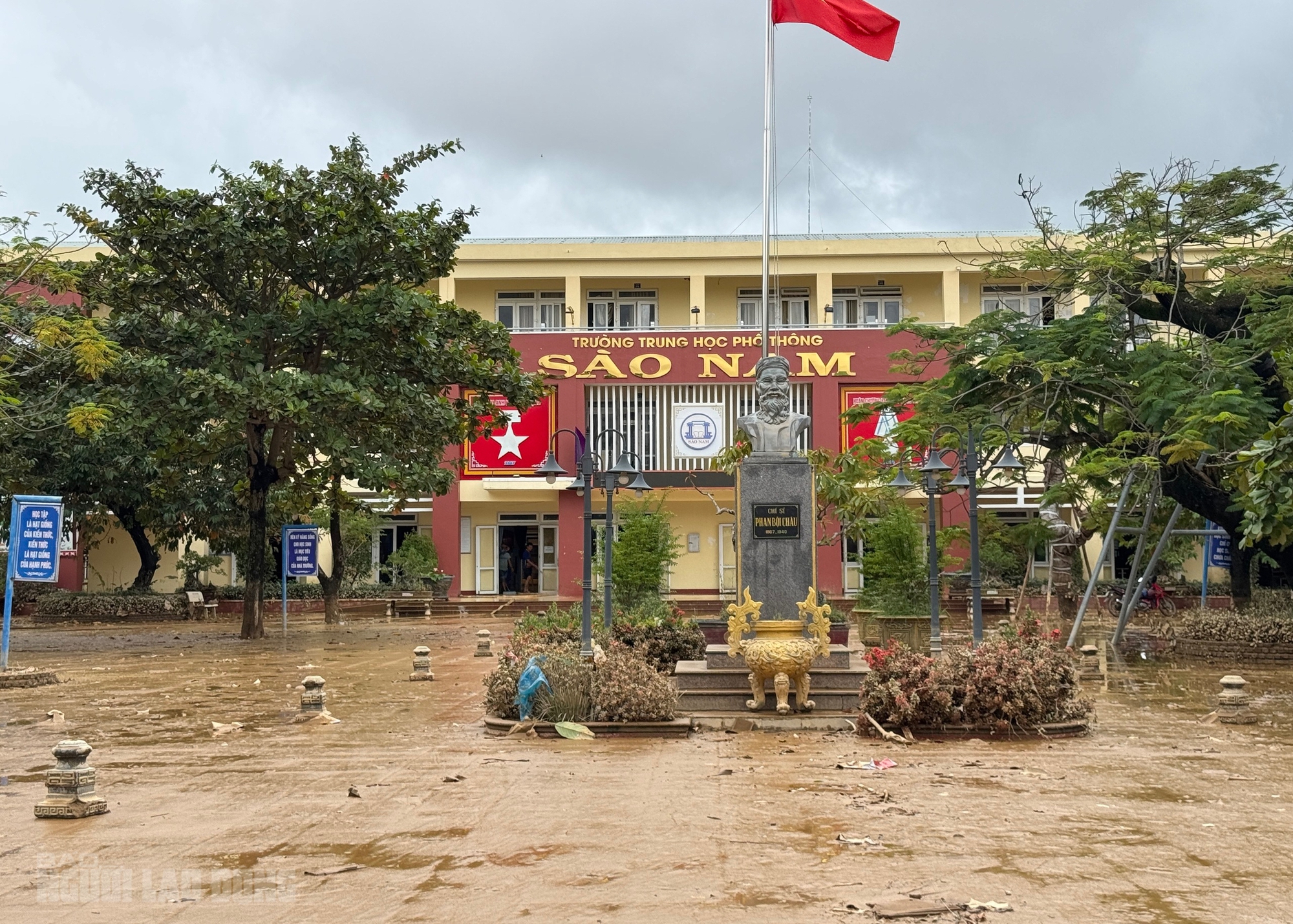 Hình ảnh tan hoang sau lũ lịch sử ở Đà Nẵng, nhiều hộ kinh doanh trắng tay- Ảnh 11. Hình ảnh tan hoang sau lũ lịch sử ở Đà Nẵng, nhiều hộ kinh doanh trắng tay- Ảnh 11.
