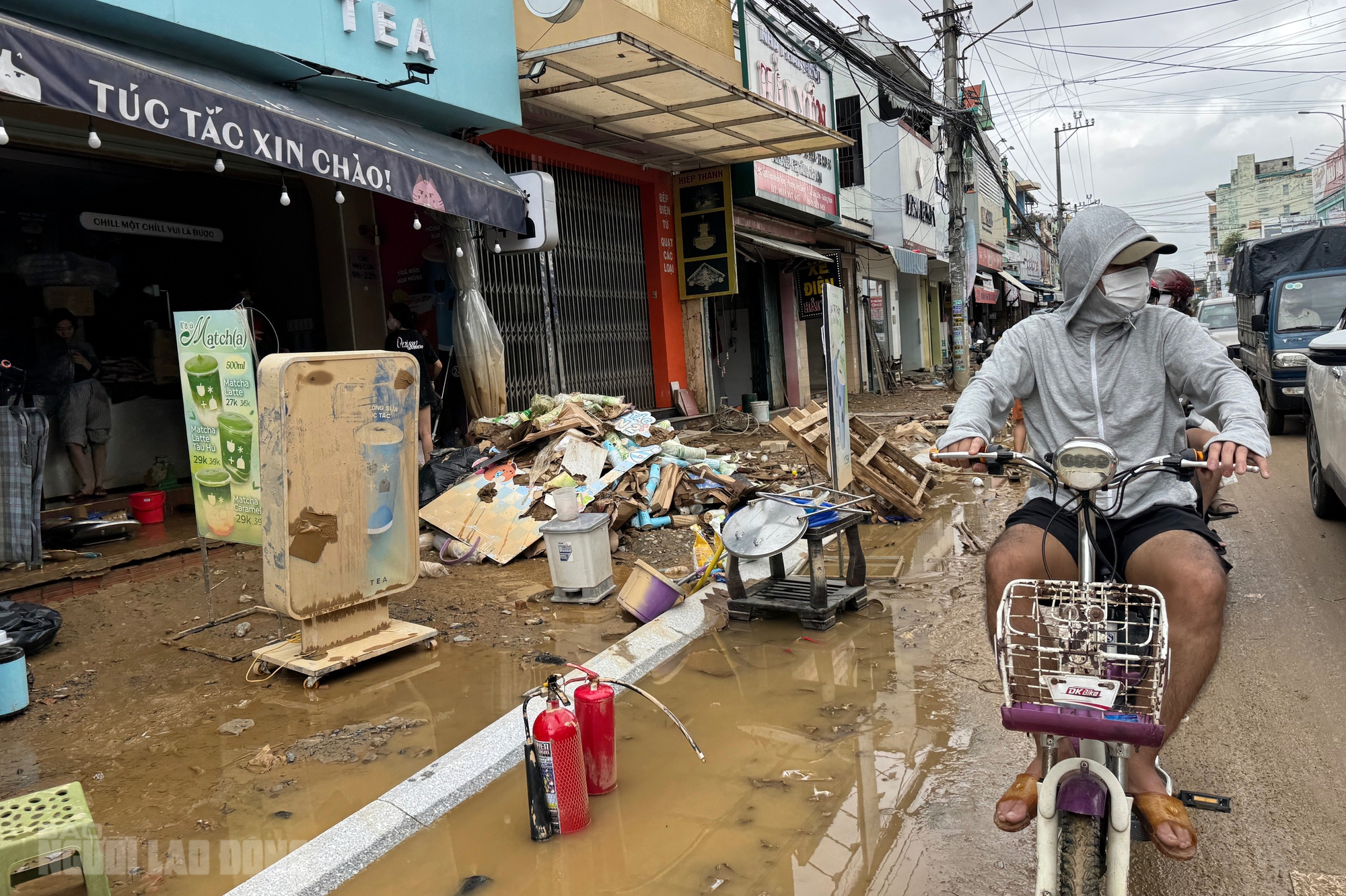Hình ảnh tan hoang sau lũ lịch sử ở Đà Nẵng, nhiều hộ kinh doanh trắng tay- Ảnh 13. Hình ảnh tan hoang sau lũ lịch sử ở Đà Nẵng, nhiều hộ kinh doanh trắng tay- Ảnh 13.